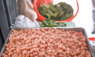Nem Chợ Huyện vào vụ Tết