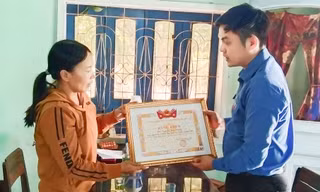 Truy tặng Huy hiệu Tuổi trẻ dũng cảm cho thanh niên cứu bạn bị đuối nước ở Bình Định