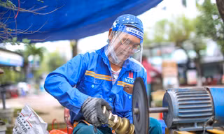 Tò mò nghề đánh bóng 'báu vật' mỗi năm một lần 