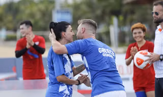 VĐV Hy Lạp bất ngờ cầu hôn bạn gái trên bãi biển Quy Nhơn tại giải Teqball thế giới 2024