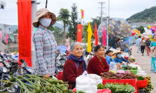 Độc đáo phiên chợ chỉ một ngày duy nhất trong năm ở Bình Định