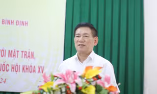 Phó Thủ tướng Hồ Đức Phớc tiếp xúc cử tri tại Bình Định