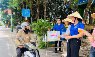 Tuổi trẻ Hà Tĩnh lập điểm cung cấp nước miễn phí giải nhiệt ngày nắng nóng 