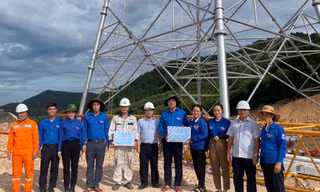 Gần 700 thanh niên Hà Tĩnh tham gia hỗ trợ thi công đường dây 500kV
