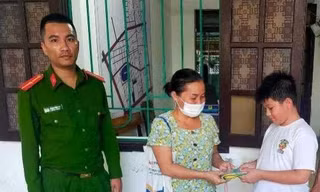 Nam sinh lớp 6 trả lại hơn 50 triệu đồng cho người đánh rơi