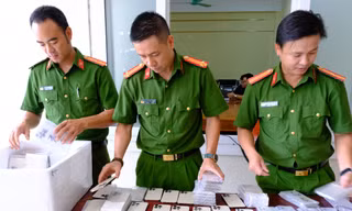 Phát hiện đường dây buôn bán hơn 6.000 điện thoại giả