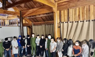 Công an phát hiện nhóm nam nữ sử dụng ma tuý trong khu nghỉ dưỡng.