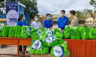 'Triệu bữa cơm' nhân ái động viên người khó khăn trong đại dịch