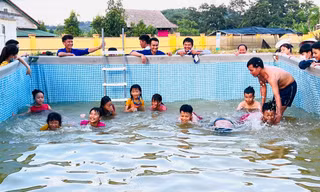 Dạy bơi miễn phí bảo vệ trẻ em khỏi tai nạn đuối nước
