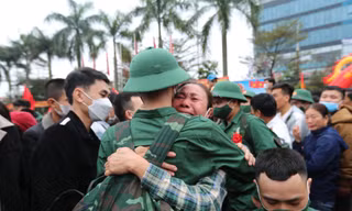 Hơn 1.400 tân binh Hà Tĩnh lên đường nhập ngũ