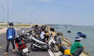 Bé trai 5 tuổi rơi xuống sông tử vong khi đi thả lưới cùng bố mẹ