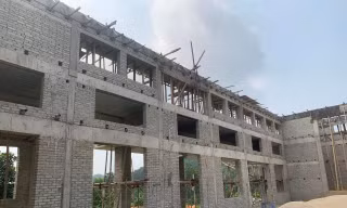 Nhà thầu 'mất tích', công trình cấp thiết cho học sinh được xử lý ra sao?