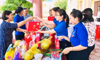 Trung thu yêu thương gây quỹ dành tặng trẻ em nghèo