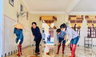 4 ngày đón 2 đợt lũ, giáo viên tất bật dọn trường đón trẻ