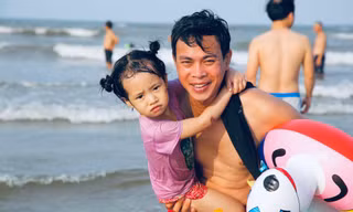 Biển Hà Tĩnh đông nghịt người ngày nghỉ lễ 