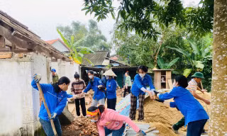 Tuổi trẻ Hà Tĩnh góp sức trẻ dựng xây những ngôi nhà vững chãi