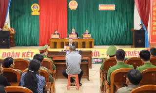 Nghịch tử đánh bố gãy tay để đòi tiền mua xe máy