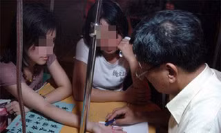 Tiền hết, tình tan vì ...xem bói