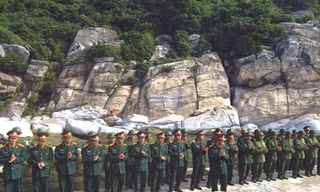 Vượt trùng khơi ra thăm đảo Mắt