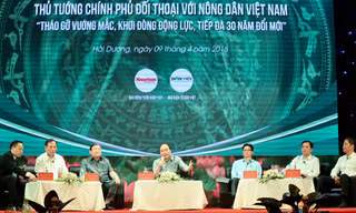 Thủ tướng chủ trì đối thoại với nông dân. 