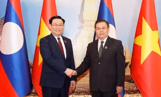 Truyền thông Lào đưa tin đậm nét về chuyến thăm của Chủ tịch Quốc hội