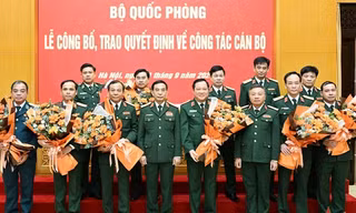 Đại tướng Phan Văn Giang trao quyết định thăng quân hàm cấp tướng