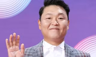 Psy liên tục xin lỗi khán giả