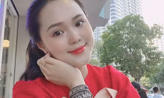 Vợ Duy Mạnh dát đồ hiệu lên người