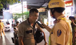 'Khi CSGT đưa máy đo nồng độ cồn là tôi biết mất Tết rồi!'