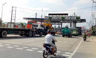 Theo đó, Bộ GTVT thống nhất với đề xuất của Tổng Cục Đường bộ Việt Nam, UBND TP Cần Thơ và tỉnh Hậu Giang, Bộ Giao thông Vận tải quyết định miễn giảm giá cho 1.995 phương tiện lưu thông qua trạm thu phí này. Cụ thể, có 972 phương tiện thuộc phạm vi xã Tân