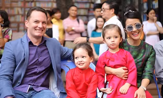 Vợ chồng Hồng Nhung và hai con Tôm, Tép.