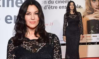 Monica Bellucci phô đường cong cơ thể tuyệt đẹp trong chiếc đầm đen ren ôm sát người