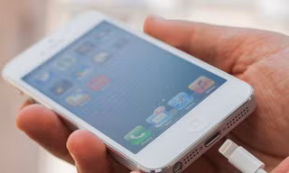 Nguy cơ tiềm tàng từ sạc, cáp iPhone dởm tại Việt Nam