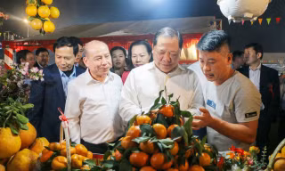 Hàng nghìn người đổ về lễ hội cam Cao Phong nổi tiếng 