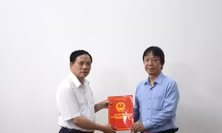 Công bố quyết định của Chủ tịch UBND tỉnh Hòa Bình về công tác cán bộ