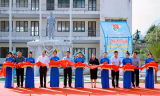 Khánh thành công trình Tượng đài Anh hùng Lý Tự Trọng tại Hà Giang