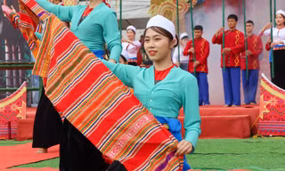 Hàng vạn người chen chân tại lễ hội lớn nhất xứ Mường