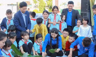 Mang không gian Tết cổ truyền đến với thiếu niên, nhi đồng ở Sơn La
