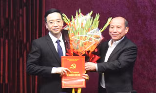 Công bố quyết định của Ban Thường vụ Tỉnh ủy Hoà Bình về công tác cán bộ