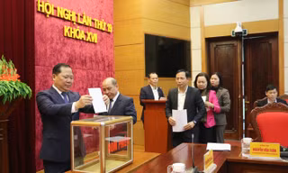 Bà Bùi Thị Minh giữ chức Phó Bí thư Tỉnh ủy Hòa Bình