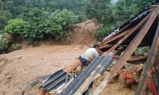 Cảnh hoang tàn sau trận lũ khiến 6 người chết và mất tích ở Sơn La