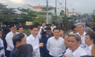 PCT UBND TPHCM kiểm tra công tác khắc phục cầu Long Kiểng chiều 22/1.