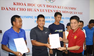 Dàn HLV quần vợt Việt Nam hoàn thành khoá học chuẩn quốc tế