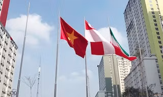 Quốc kỳ Việt Nam tung bay ở làng VĐV ASIAD 18