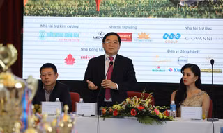 Nhà báo Lê Xuân Sơn, Tổng biên tập báo Tiền Phong, Giám đốc Quỹ Hỗ trợ Tài năng trẻ Việt Nam phát biểu tại buổi họp báo. Ảnh: Như Ý