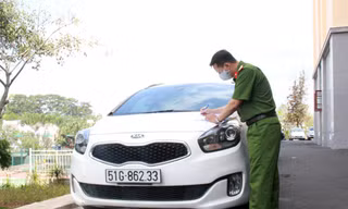 Một ô tô nhom đối tượng chiếm đoạt rồi rao bán 