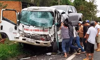 Phá cửa xe cứu hộ để cứu tài xế