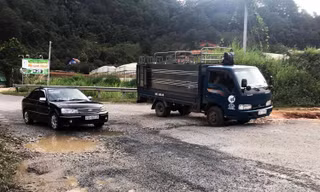 Mặt đường bong tróc, nát bét