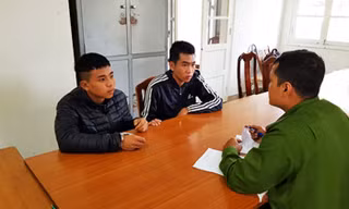 Hùng và Tuấn tại cơ quan điều tra