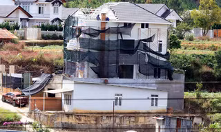 Công trình xây dựng không phép đang bị tháo dỡ